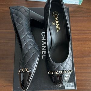 NWT Authentic Chanel pumps in classic black lamb skin and patent leather. 70mm.